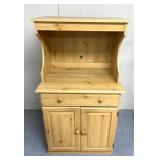 Kitchen cabinet with drawer
