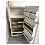 Whirlpool refrigerator good for garage/tested