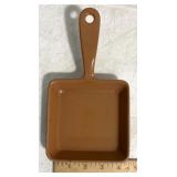 Prizer-Ware porcelain-enameled cast iron square