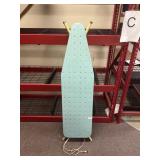 Ironing board/fold up