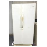 Frigidaire side-by-side refrigerator/freezer