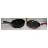 2 skillet pans