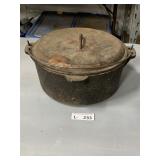 Cast Iron Dutch Oven w/Lid