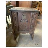 Antique Philco? Console Radio approx 33 x 14 x 34