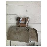 (2) Aluminum Dust Pans