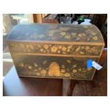 Small Trunk Decor
