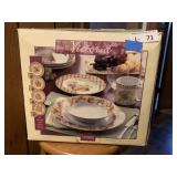 NIB Sakura Victoria Dish Set