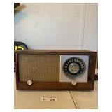 Vintage Zenith Tube Radio Model 2-2479