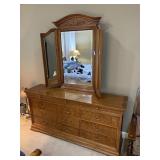 Thomsville Dresser & Mirror (Batwing Mirror)