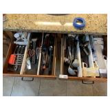 Kitchen Utensils in 2 Drawers