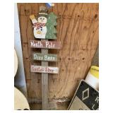 Wood North Pole, Deer Barn, Santa