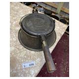 Antique Wagner Ware Cast Iron Waffle Maker 1408