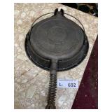 Antique Wagner Ware Cast Iron Waffle Maker 1408