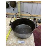 Vintage Cast Iron Griswold Dutch Oven #9