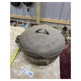 Vintage Cast Iron Griswold Dutch Oven w/Lid No.10