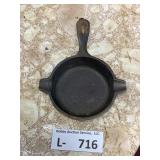 Vintage Lodge Cast Iron Mini Skillet Ashtray O1AT