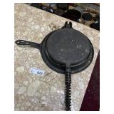 Antique Griswold Cast Iron Waffle Maker No 9