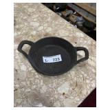 Small ROund Cast Iron Round Baking Dish