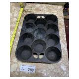 VIntage Griswold Wagner Ware Cast Iron Muffin Pan