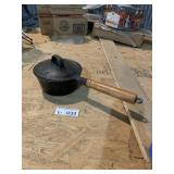 Cast Iron Pot w/Lid Wood Handle