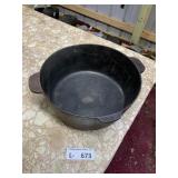 Antique Renfrow Ware Dutch Oven