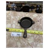 Small Cast Iron Mini Skillet Ashtray Lodge O1AT