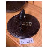 Cast Iron Lodge Round Grill Press Hammered
