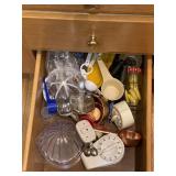 Kitchen Utensils in 4 Drawers