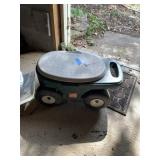 Step2 Garden Hopper Rolling Seat