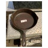 Vintage Wagner Cast Iron Skillet 1068 (cracked)