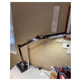 Articulated Swing-Arm Task Lamp