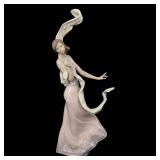 LLADRO PORCELAIN FIGURINE "WIND OF PEACE"