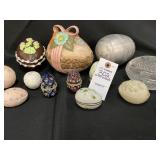 COLLECTION OF CERAMIC EASTER EGGS & TIN EGG