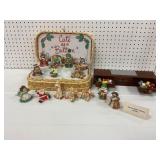 Enesco ï¿½Cute as a Buttonï¿½ Nativity Set