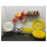 Kitchenware Set in Ceramic and Plastic
