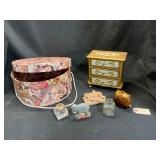 Lot with Decor and Figurines