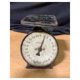 Vintage Metal Kitchen Scale