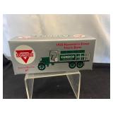 New 1993 Ertl Conoco Kenworth Truck Bank