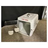 Petmate Pet Taxi  with 2 Dishes