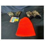Hunting Accessories: Gloves and Beanie