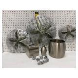 Metal Bathroom and Wall Dï¿½cor Set