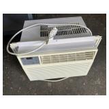 WINDOW AIR CONDITIONER