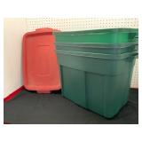 3- Rubbermaid Christmas Totes !