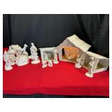 VTG Ceramic White/Gold Nativity Set