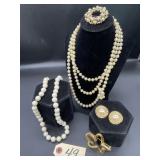Vintage Lisner Pearl & Rhinestone Brooch