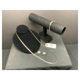 Jewelry Lot: 18K Earrings and Bracelet