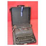 Smith Corona Clipper Manual Typewriter in case