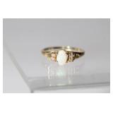 10kt Gold 1.33 Total Grams Weight w/ Oval Opal