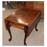 Small Queen Anne Mahg. dropleaf Table