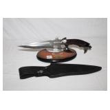 Gil Hibben Knife 'Jackal' w/ stand 15 1/4' in long